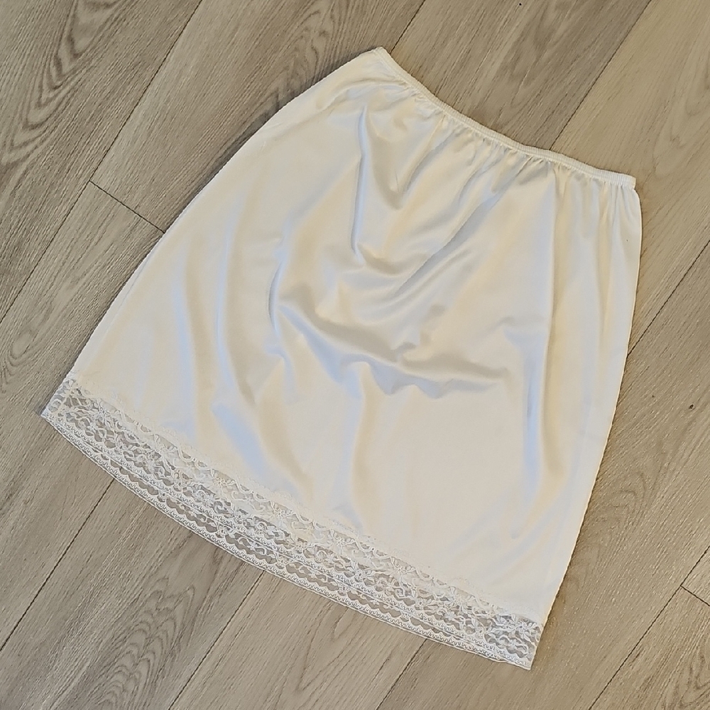 Vintage Nylon Underskirt Half / Midi Slip Skirt With Lace Trim At Hem, Medium